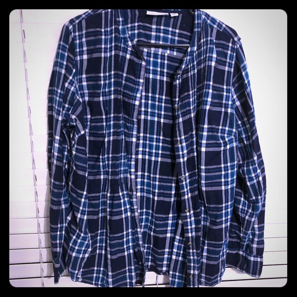 Soft round neck flannel with fitted waist